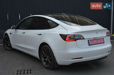 Седан Tesla Model 3 2022 в 