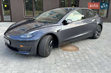 Седан Tesla Model 3 2022 в 