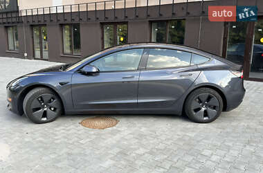 Седан Tesla Model 3 2022 в 