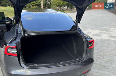 Седан Tesla Model 3 2022 в 