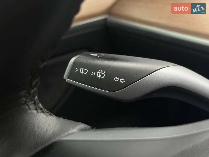 Седан Tesla Model 3 2022 в Рівному