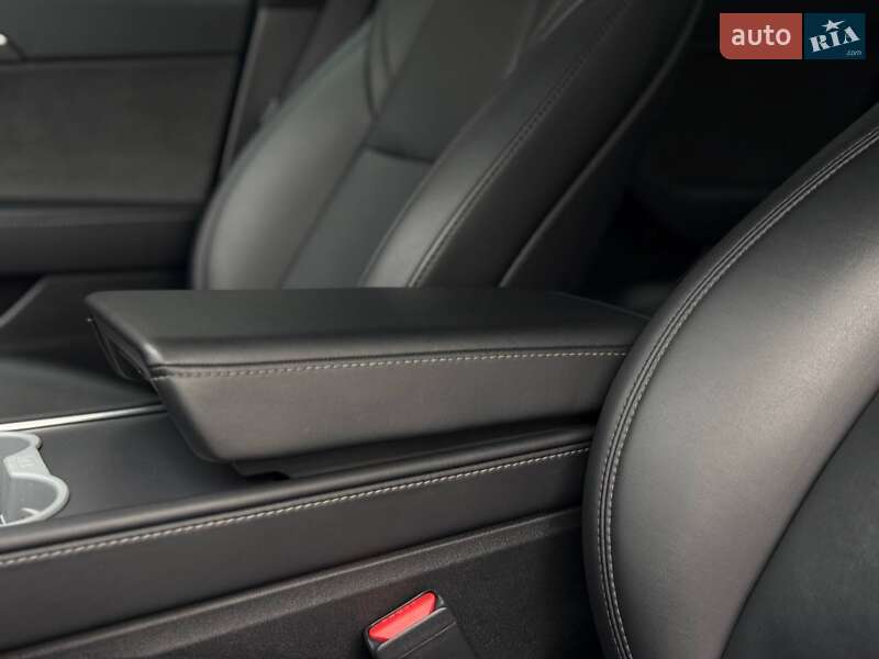 Седан Tesla Model 3 2022 в Рівному