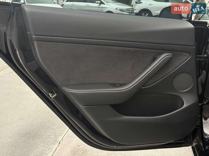Седан Tesla Model 3 2022 в Рівному
