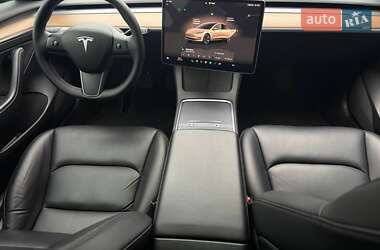 Седан Tesla Model 3 2022 в 