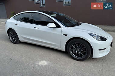 Седан Tesla Model 3 2023 в 