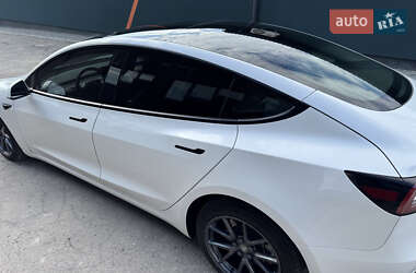 Седан Tesla Model 3 2023 в 