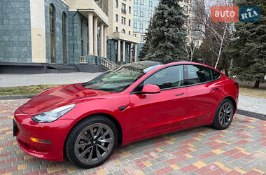 Седан Tesla Model 3 2022 в 