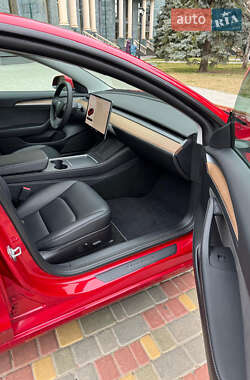 Седан Tesla Model 3 2022 в 