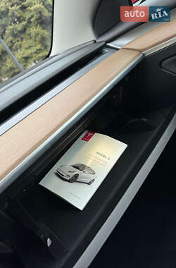Седан Tesla Model 3 2022 в 