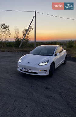 Седан Tesla Model 3 2021 в 