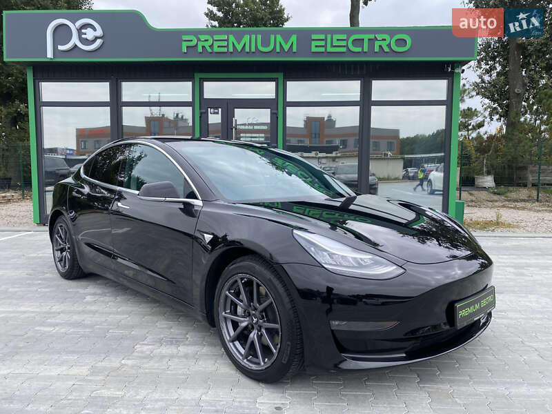 Седан Tesla Model 3 2018 в Києві