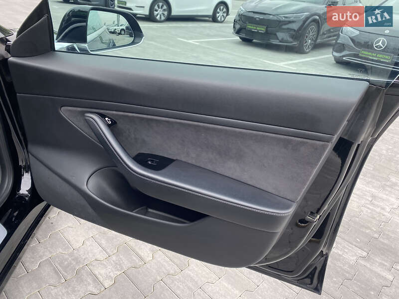 Седан Tesla Model 3 2018 в Києві