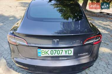 Седан Tesla Model 3 2019 в 