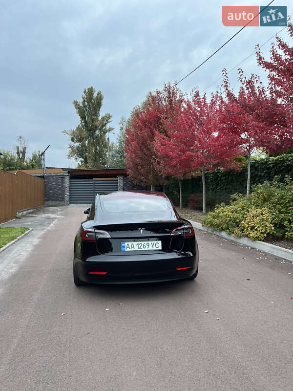 Седан Tesla Model 3 2018 в Киеве