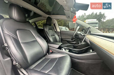 Седан Tesla Model 3 2020 в 