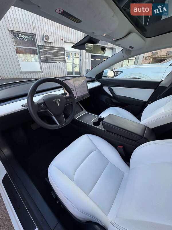 Седан Tesla Model 3 2021 в Кривом Роге