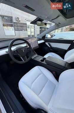 Седан Tesla Model 3 2021 в 