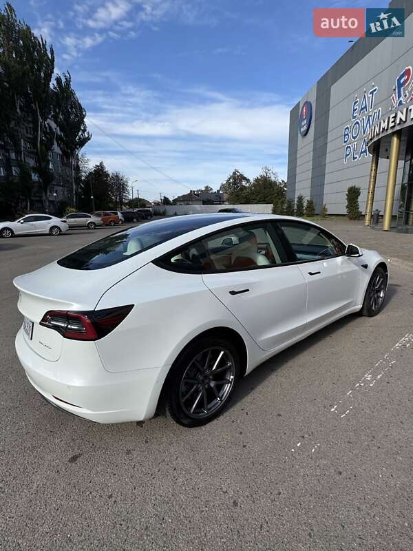 Седан Tesla Model 3 2021 в Кривом Роге