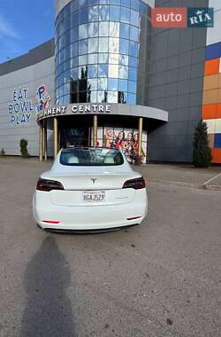 Седан Tesla Model 3 2021 в 