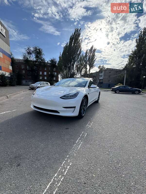 Седан Tesla Model 3 2021 в Кривом Роге