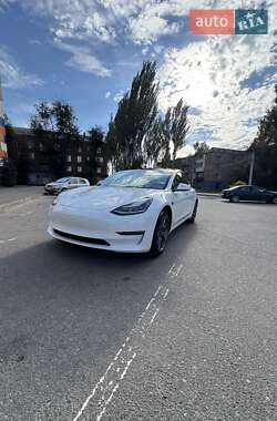 Седан Tesla Model 3 2021 в 