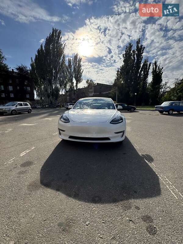Седан Tesla Model 3 2021 в Кривом Роге