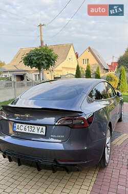 Седан Tesla Model 3 2021 в 