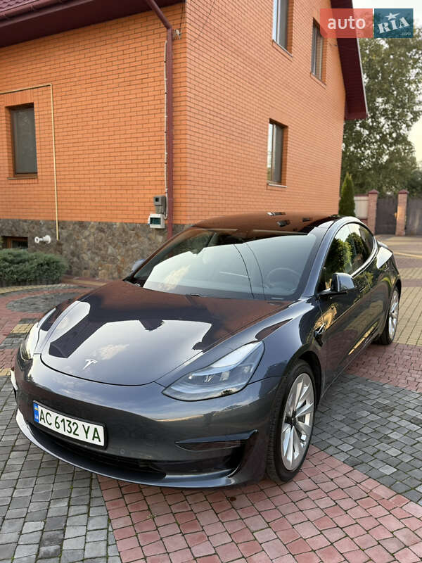 Седан Tesla Model 3 2021 в Луцьку