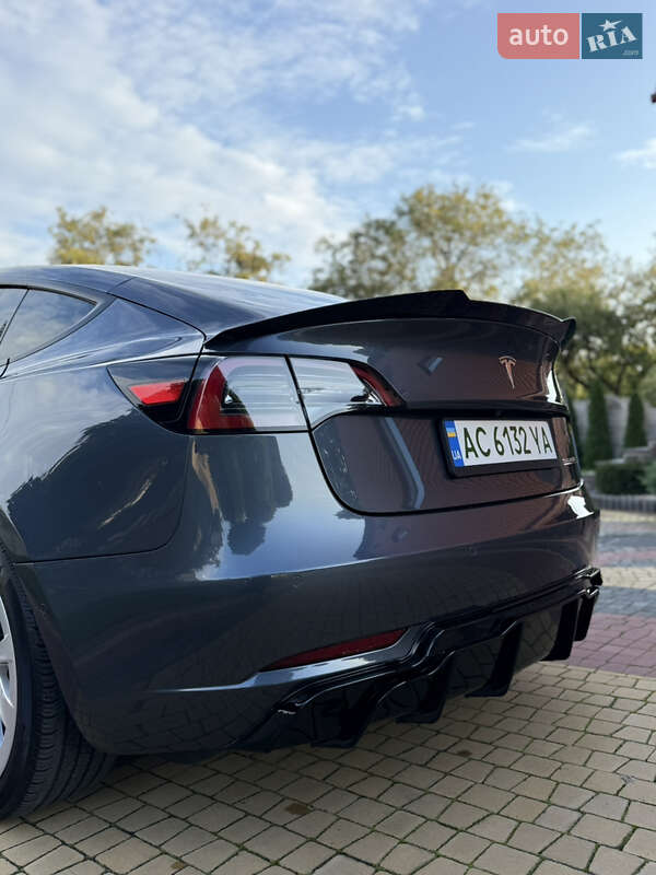 Седан Tesla Model 3 2021 в Луцьку