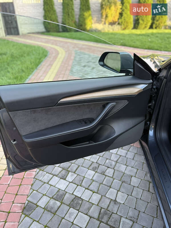 Седан Tesla Model 3 2021 в Луцьку