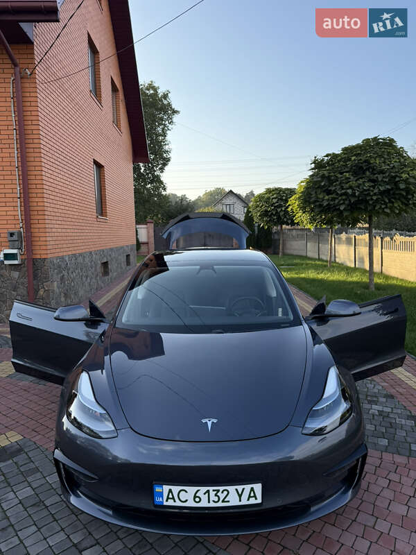 Седан Tesla Model 3 2021 в Луцьку