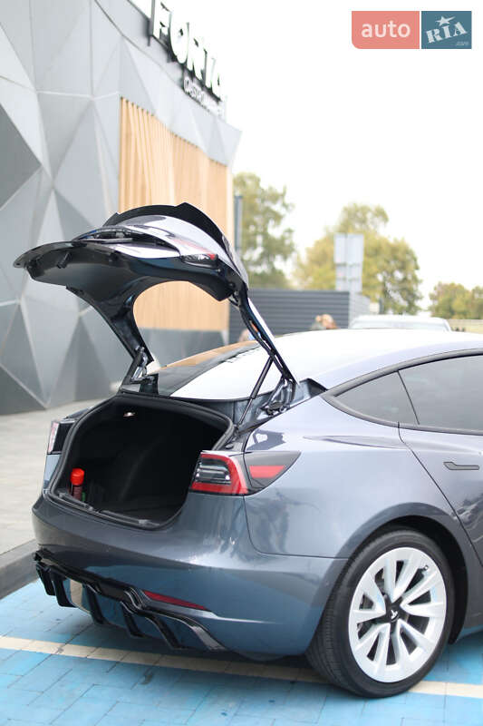 Седан Tesla Model 3 2021 в Луцьку
