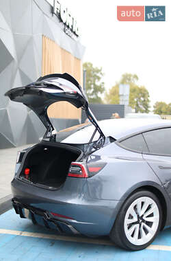 Седан Tesla Model 3 2021 в 