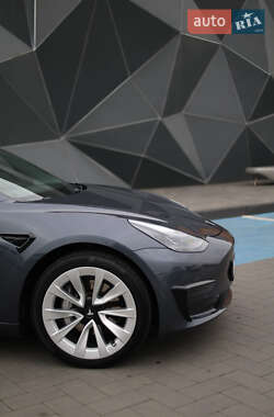 Седан Tesla Model 3 2021 в 
