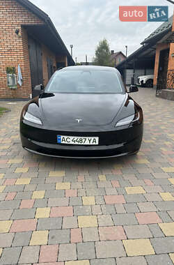 Седан Tesla Model 3 2024 в 