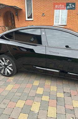 Седан Tesla Model 3 2024 в 
