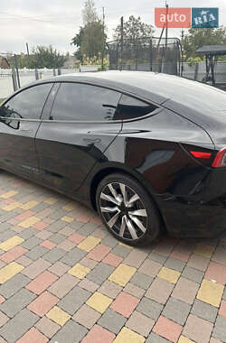 Седан Tesla Model 3 2024 в 