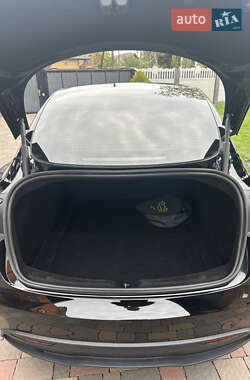 Седан Tesla Model 3 2024 в 