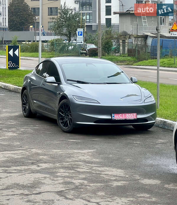 Седан Tesla Model 3 2024 в 