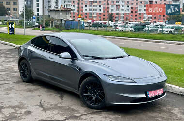Седан Tesla Model 3 2024 в 
