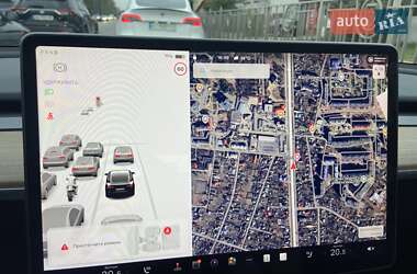 Седан Tesla Model 3 2023 в 