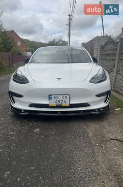 Седан Tesla Model 3 2021 в 