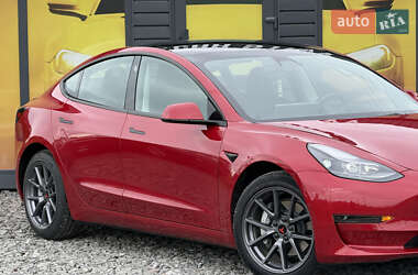 Седан Tesla Model 3 2022 в 