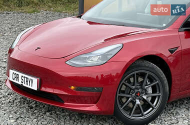 Седан Tesla Model 3 2022 в 