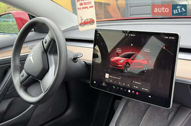 Седан Tesla Model 3 2022 в 
