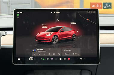 Седан Tesla Model 3 2022 в 