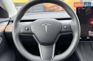 Седан Tesla Model 3 2022 в 