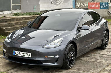 Седан Tesla Model 3 2022 в Мукачевому