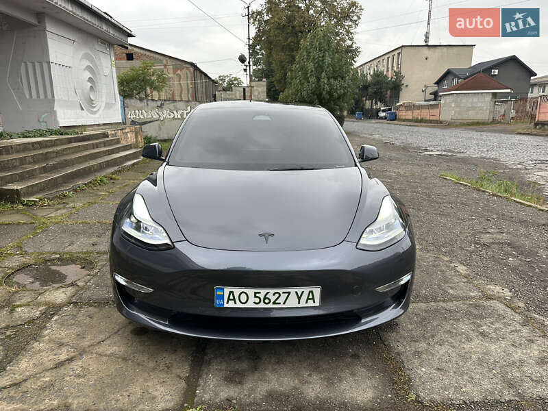 Седан Tesla Model 3 2022 в Мукачевому