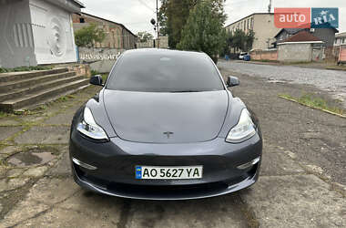 Седан Tesla Model 3 2022 в 
